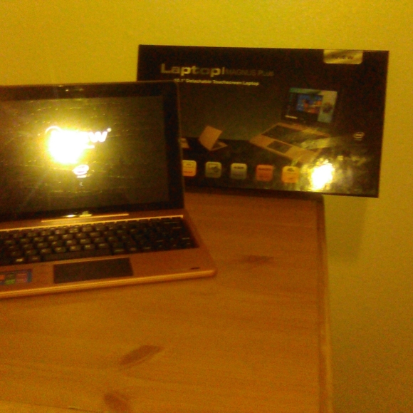 Iview Laptop Magnus Plus and Laptop Desk - Picture 6 of 11